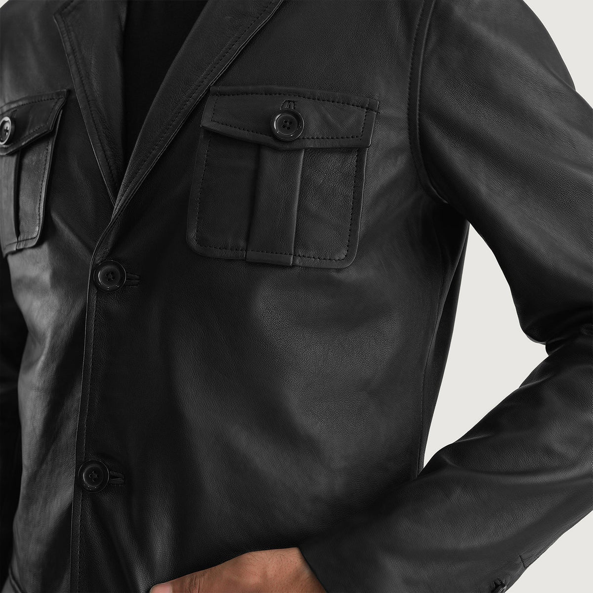 
عرض البطانة الداخلية Showing Quilted Polyester Lining & جيبان داخليان عمليان