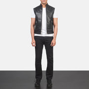 
Roland أسود Leather Biker Vest رجالي - عرض جانبي يوضح قَصّة الأكمام المريحة