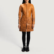 Close-Up Detail of Classic Collar &amp; Zipper Hardware on Women's Sandy بيج Dye معطف جلد نسائي