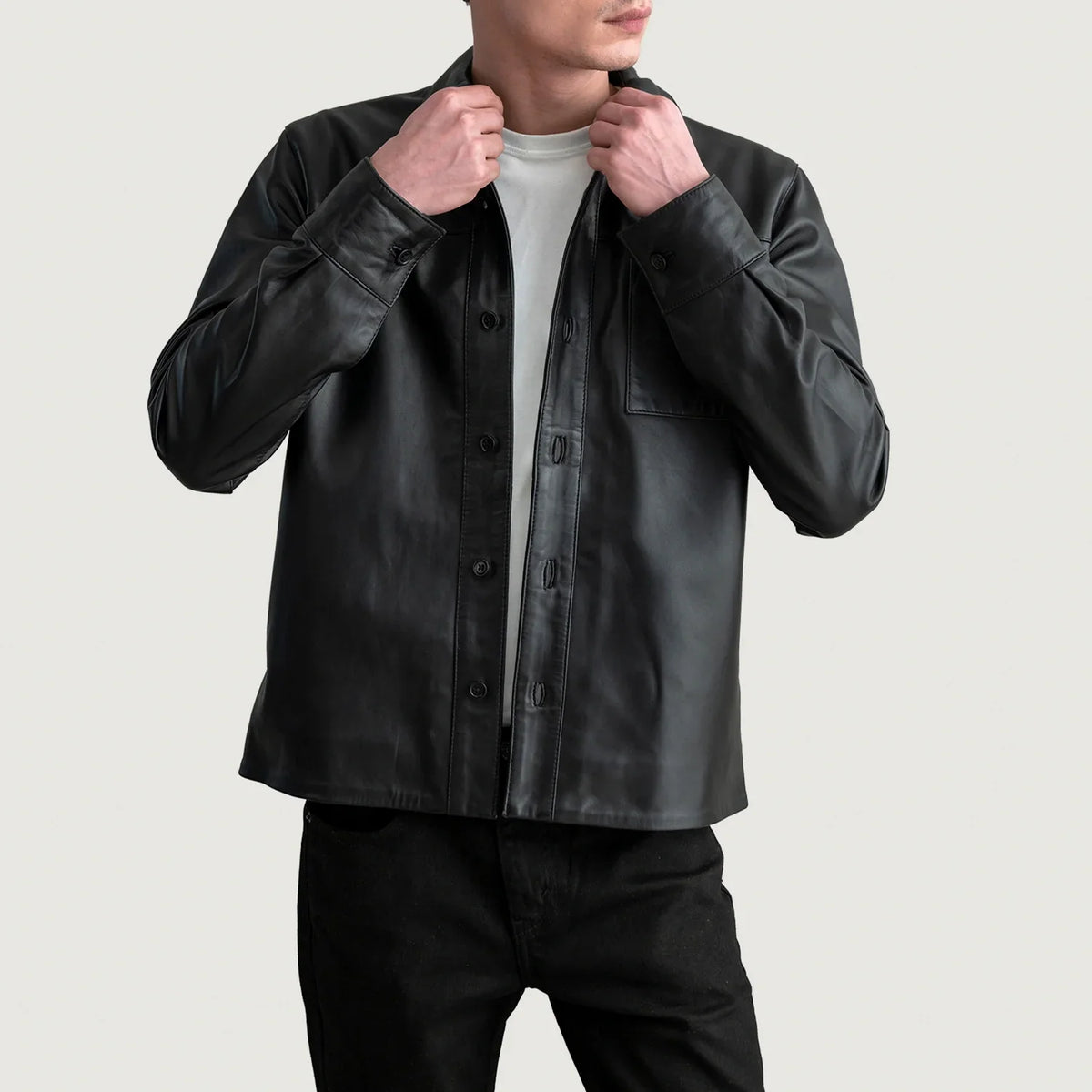 
Scout أسود Leather Shirt رجالي in Black Sheepskin Leather - عرض أمامي وقَصّة مفصلة أنيقة | شراء أونلاين عبر المتجر الرسمي