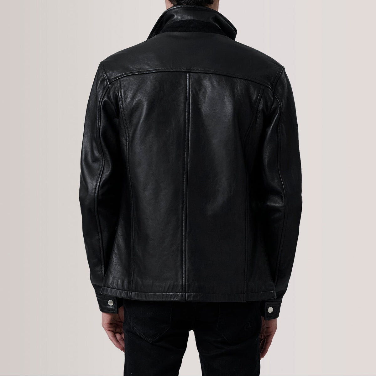 Close-Up Detail of Shirt &amp; Zipper Hardware on Sean أسود Leather Classic جاكيت جلد رجالي For Men