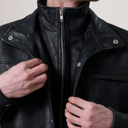 Close-Up Detail of Shirt &amp; Zipper Hardware on Sean أسود Snuffed Classic جاكيت جلد رجالي For Men