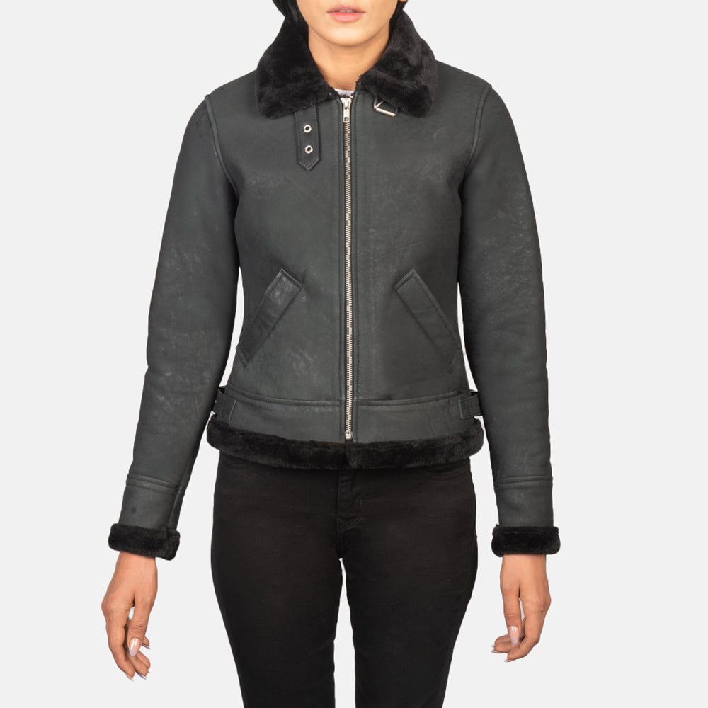 
تفاصيل مقربة of Buckled Collar & Zipper Hardware on Sherilyn B-3 Distressed Black Leather Bomber Jacket