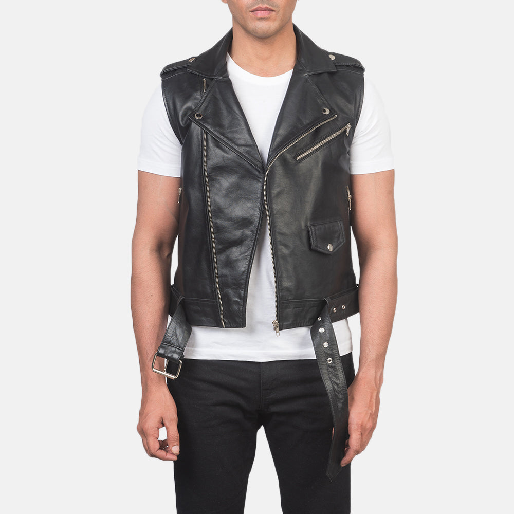 
Sullivan أسود Leather Biker Vest رجالي in Black Cowhide Leather - عرض أمامي وقَصّة مفصلة أنيقة | شراء أونلاين عبر المتجر الرسمي