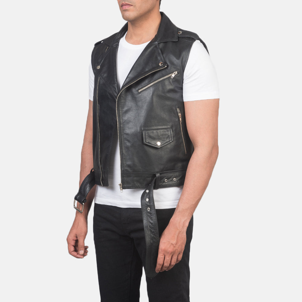 
Black Cowhide Leather Biker Jacket - عرض خلفي يوضح تفصيل الأكتاف المتقن والحاشية النظيفة