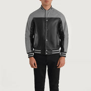
تفاصيل مقربة of Varsity & Snap Buttons Hardware on Terrance Black & Red Leather Varsity Jacket