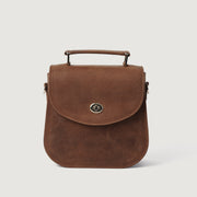 
The Sandra Vintage بيج تان Leather Saddle Bag For Women - عرض جانبي يوضح عمق الحقيبة وسعة التخزين