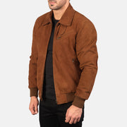 
Brown Goatskin suede Jacket - عرض خلفي يوضح تفصيل الأكتاف المتقن والحاشية النظيفة