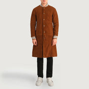 Wilde بني Suede Varsity معطف جلد رجالي - عرض جانبي يوضح قصة الأكمام والقصة الرياضية الانسيابية