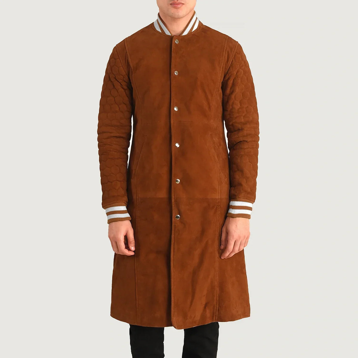 تفاصيل مقربة of Varsity collar &amp; Snap Button button Hardware on Wilde بني Suede Varsity معطف جلد رجالي