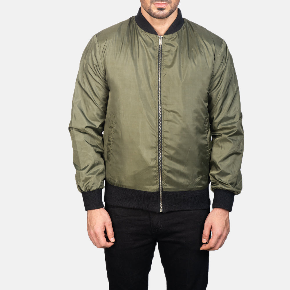 Close-Up Detail of Varsity &amp; Zipper Hardware on Men's Zack أخضر جاكيت بومبر جلد رجالي