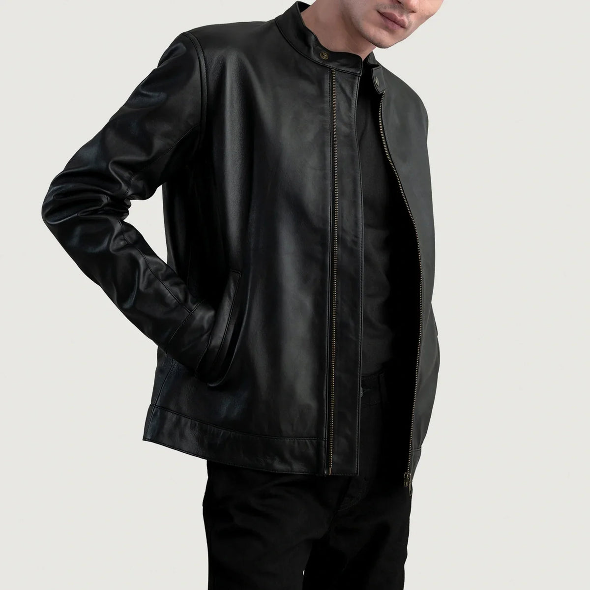 Zen أسود جاكيت بايكر جلد رجالي - Lateral Side Profile View Showing Sleeve Cut &amp; Athletic Taper Fit